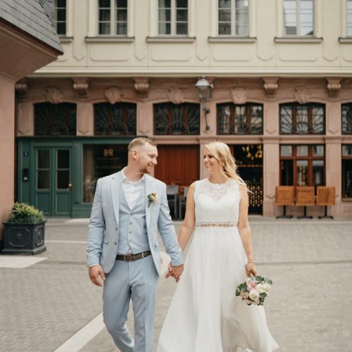 lisa_timon_frankfurt_roemer_wedding_hochzeit_standesamt_schirn_verlobung_engagement (32)